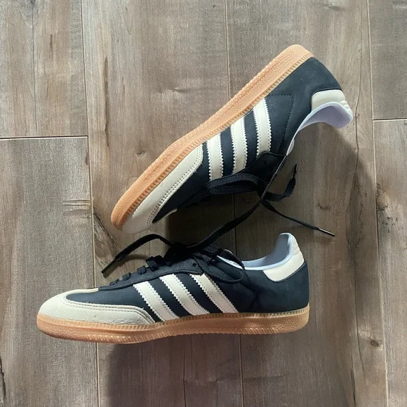 Adidas Samba OG Shoes in Core Black / Wonder White / Silver - Picture 10 of 16